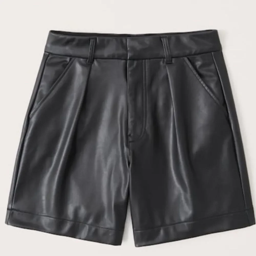 Abercrombie & Fitch Black Vegan Leather High-Waisted Pleated Shorts XS NWT
